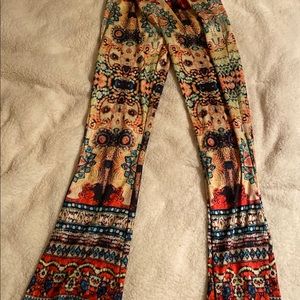 Stretchy bellbottom leggings w/ bohemian print
